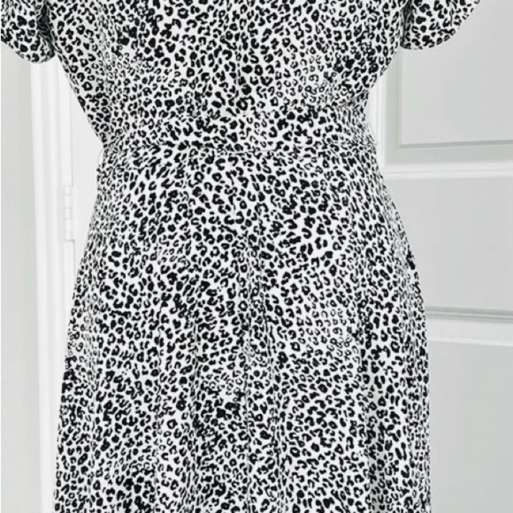 Nanette Lepore animal print size 8 
Short Sleeve - Picture 13 of 16